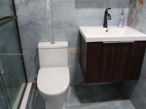 1715 N 59th Ave, Hollywood FL 33021