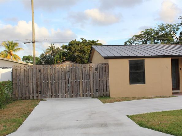 1715 N 59th Ave, Hollywood FL 33021