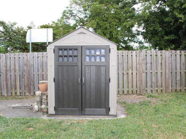 1715 N 59th Ave, Hollywood FL 33021