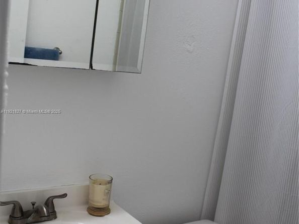 1715 N 59th Ave, Hollywood FL 33021