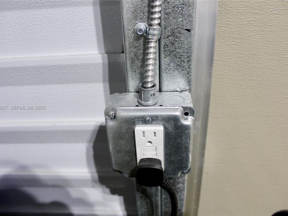 1715 N 59th Ave, Hollywood FL 33021