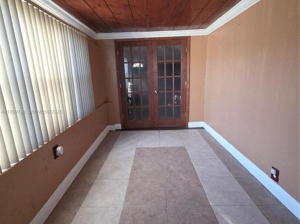 2401 NW 56th St, Miami FL 33142