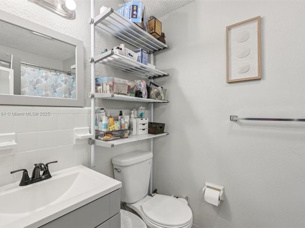 151 NW 20th St, Pompano Beach FL 33060