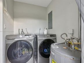 151 NW 20th St, Pompano Beach FL 33060