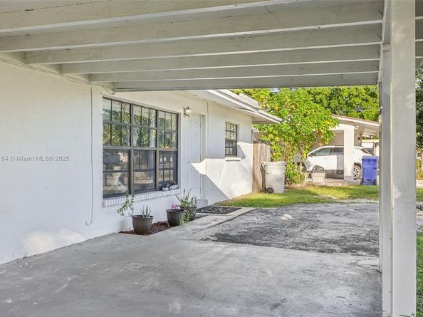 151 NW 20th St, Pompano Beach FL 33060