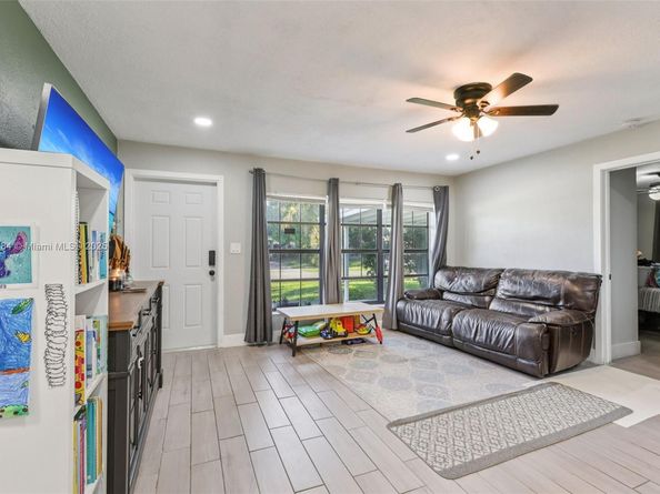 151 NW 20th St, Pompano Beach FL 33060