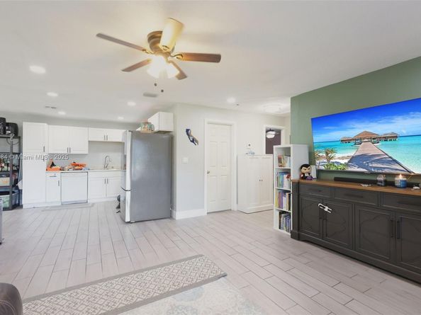 151 NW 20th St, Pompano Beach FL 33060