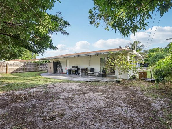 151 NW 20th St, Pompano Beach FL 33060