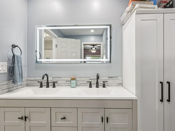 151 NW 20th St, Pompano Beach FL 33060