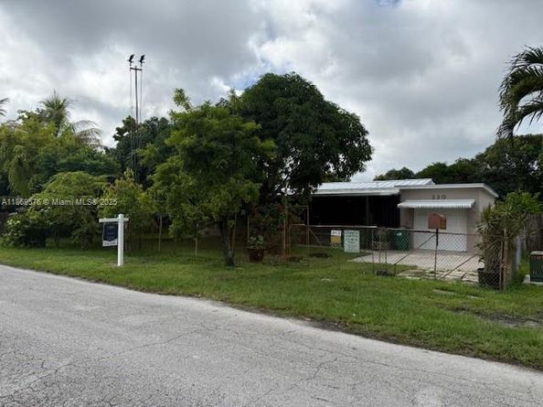 220 NW 144th St, Miami FL 33168