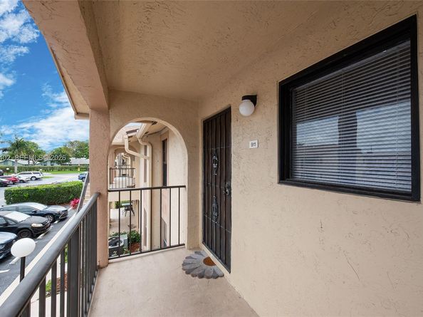 9449 Boca Cove Cir 911, Boca Raton FL 33428