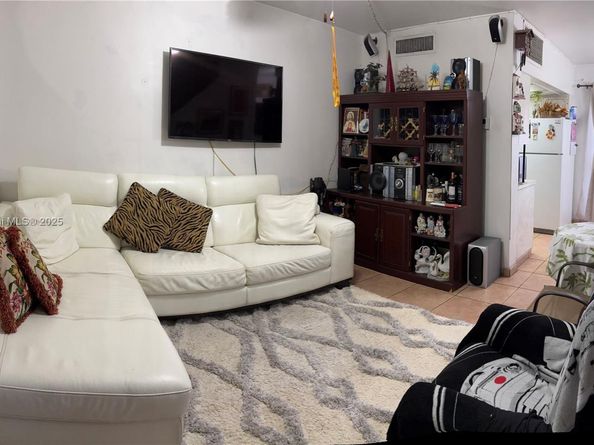 Undisclosed Address #A11900938, Miami Springs FL 33166