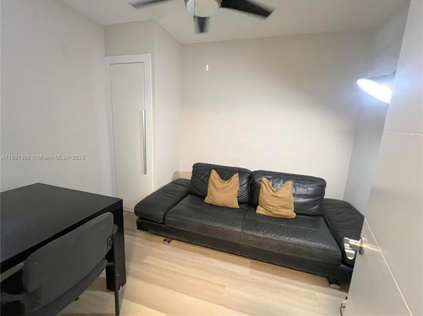 3660 NE 166th St 104+ 32' DOCK, North Miami Beach FL 33160
