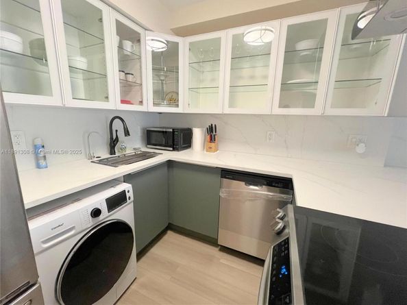 3660 NE 166th St 104+ 32' DOCK, North Miami Beach FL 33160