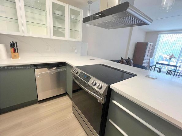 3660 NE 166th St 104+ 32' DOCK, North Miami Beach FL 33160