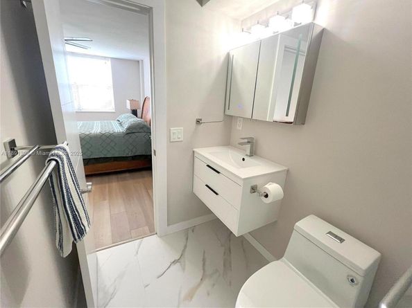 3660 NE 166th St 104+ 32' DOCK, North Miami Beach FL 33160