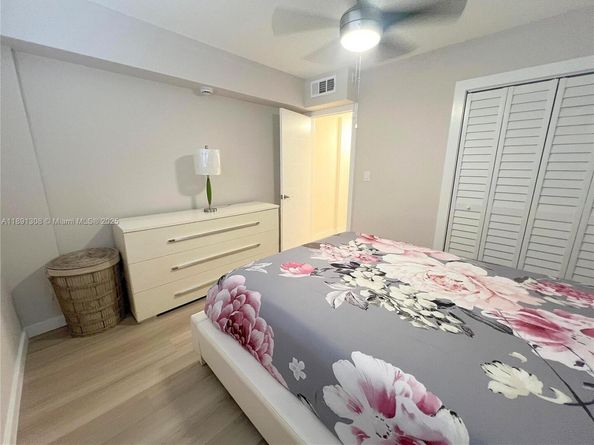 3660 NE 166th St 104+ 32' DOCK, North Miami Beach FL 33160