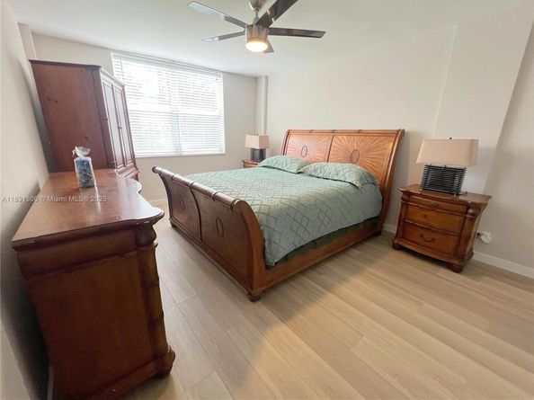 3660 NE 166th St 104+ 32' DOCK, North Miami Beach FL 33160