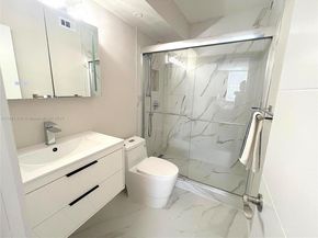 3660 NE 166th St 104+ 32' DOCK, North Miami Beach FL 33160