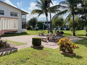 32 Bedford B 32, West Palm Beach FL 33417