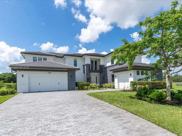 17819 SW 58th St, Southwest Ranches FL 33331