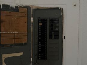 2910 NW 25th St, Fort Lauderdale FL 33311