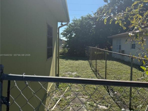 2910 NW 25th St, Fort Lauderdale FL 33311