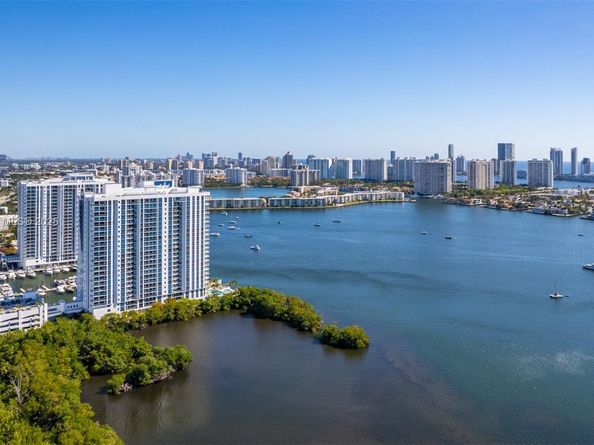 17111 Biscayne Blvd 606, North Miami Beach FL 33160