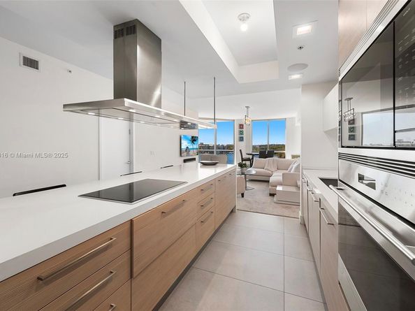 17111 Biscayne Blvd 606, North Miami Beach FL 33160