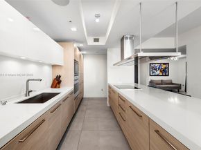 17111 Biscayne Blvd 606, North Miami Beach FL 33160