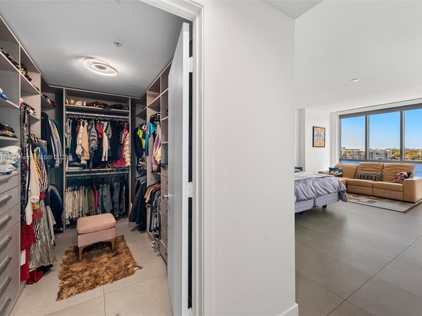 17111 Biscayne Blvd 606, North Miami Beach FL 33160