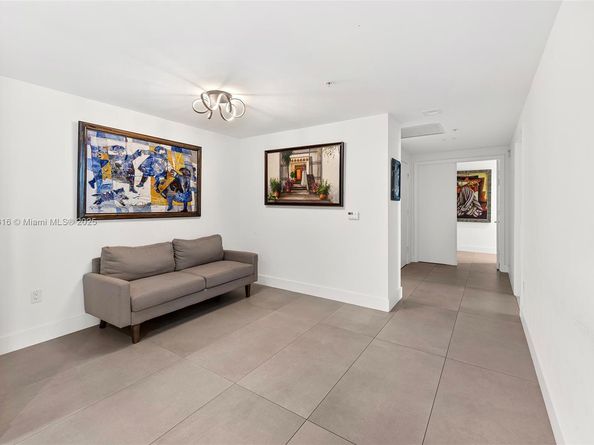 17111 Biscayne Blvd 606, North Miami Beach FL 33160