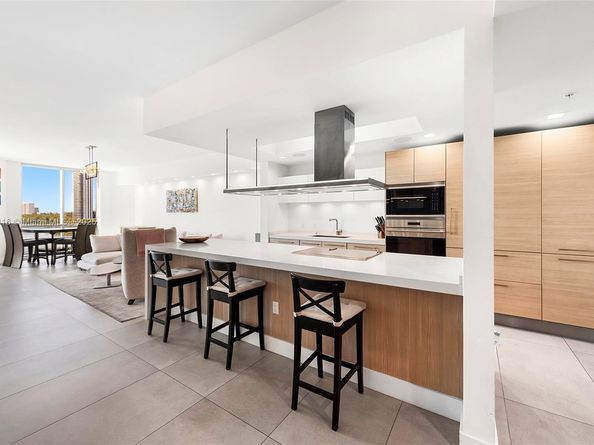 17111 Biscayne Blvd 606, North Miami Beach FL 33160