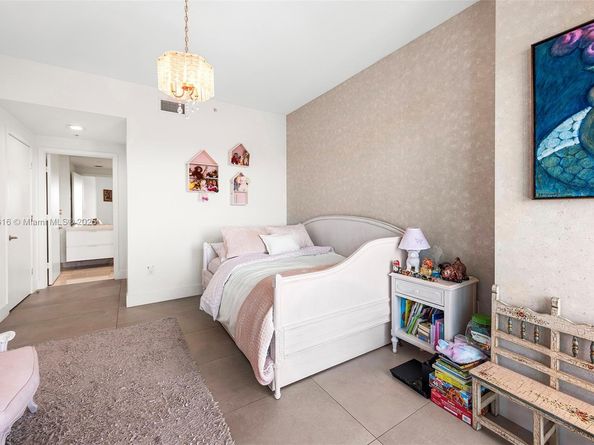 17111 Biscayne Blvd 606, North Miami Beach FL 33160