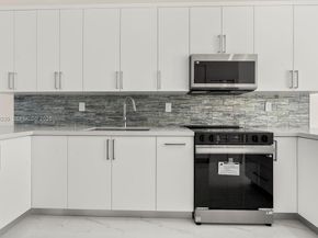 2737 W 55th Pl, Hialeah FL 33016