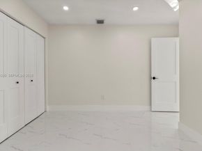 2737 W 55th Pl, Hialeah FL 33016