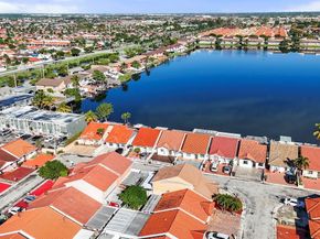 2737 W 55th Pl, Hialeah FL 33016