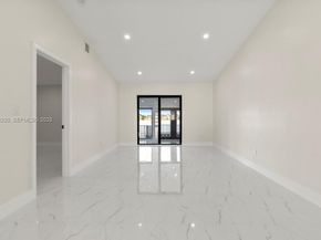 2737 W 55th Pl, Hialeah FL 33016