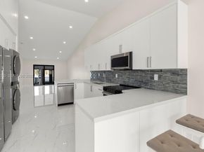 2737 W 55th Pl, Hialeah FL 33016