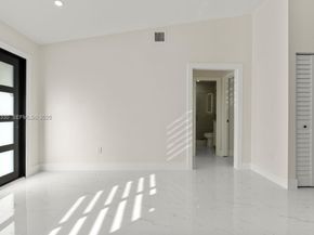 2737 W 55th Pl, Hialeah FL 33016