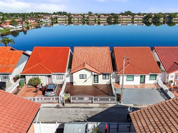 2737 W 55th Pl, Hialeah FL 33016