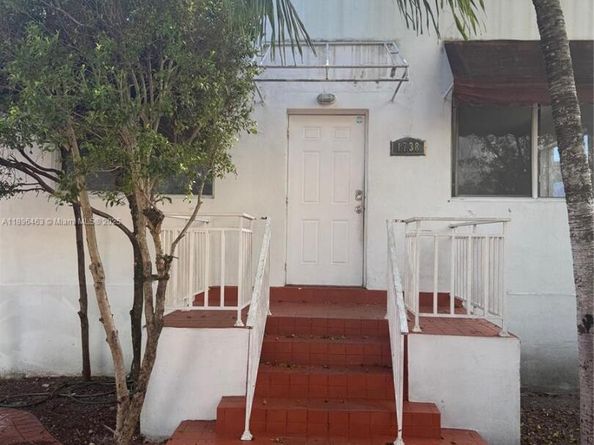 1738 SW 17th St, Miami FL 33145