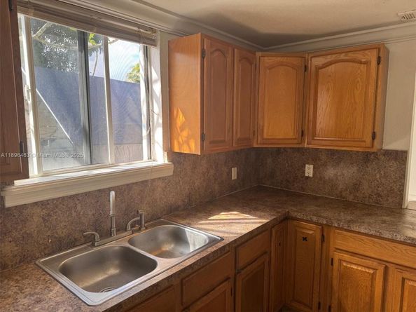 1738 SW 17th St, Miami FL 33145