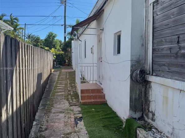 1738 SW 17th St, Miami FL 33145