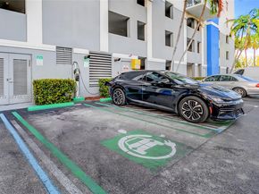 5077 NW 7th St TS7, Miami FL 33126