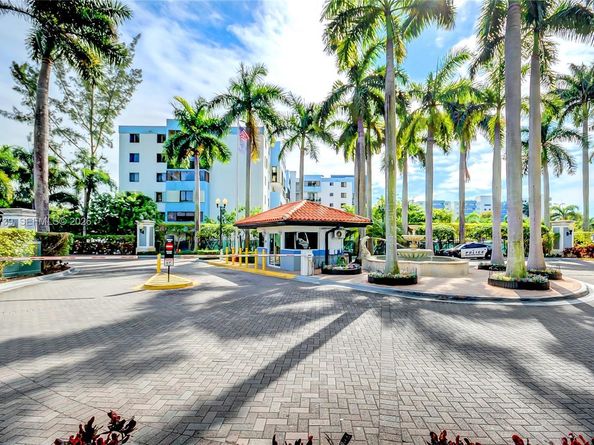 5077 NW 7th St TS7, Miami FL 33126