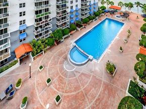 5077 NW 7th St TS7, Miami FL 33126