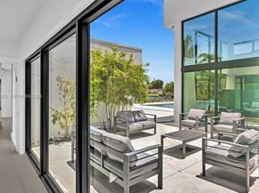 19801 NE 23rd Ave, Miami FL 33180