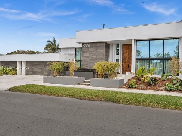 19801 NE 23rd Ave, Miami FL 33180