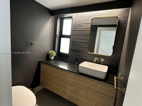 19801 NE 23rd Ave, Miami FL 33180